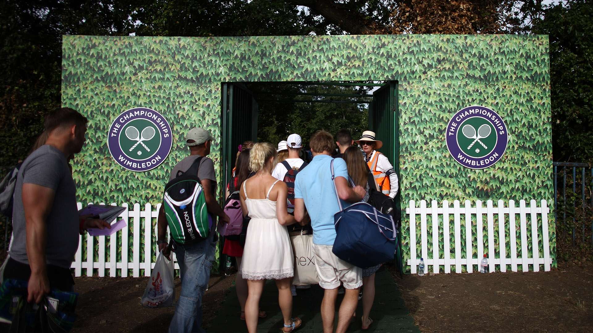 展现出了争 展现出了争